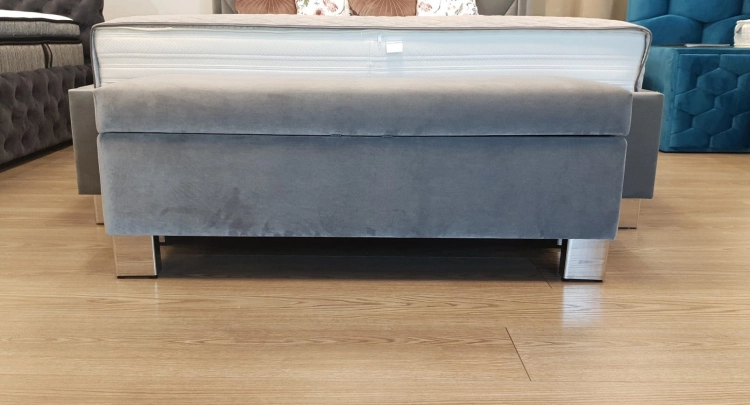 Pufa tapicerowana ze schowkiem o szerokości 120 cm