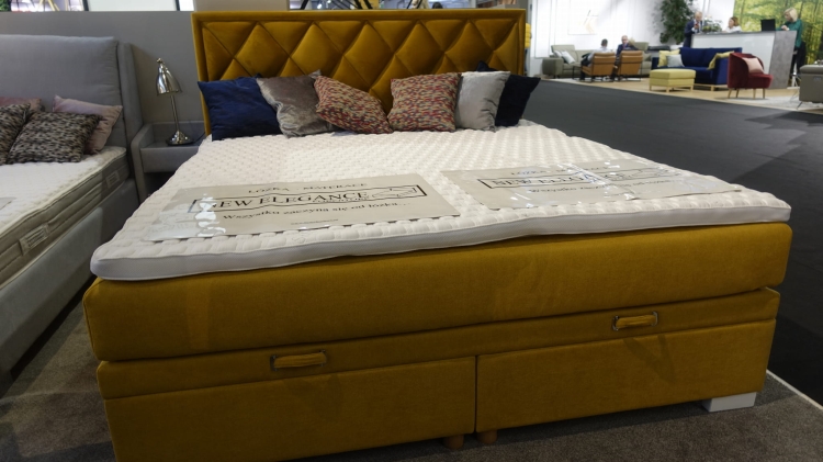 Łóżko kontynentalne 402 z podstawą Z tkanina orion Fargotex