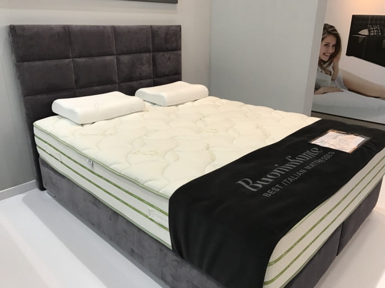 Łóżko kontynentalne z wysokim zagłówkiem