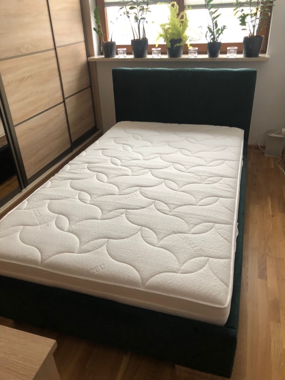 Łóżko Naomi przesycie w pionowe pasy 120/200