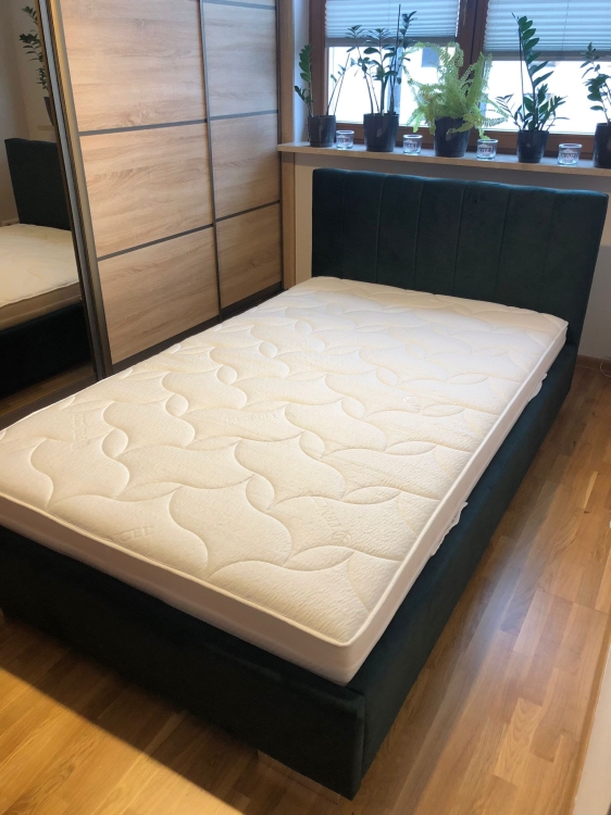 Łóżko Naomi 120/200 tkanina zielona butelka obicie zetta