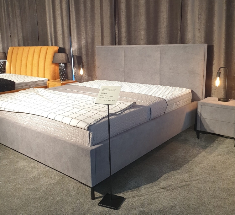 Łóżko nord szare na wysokich nogach