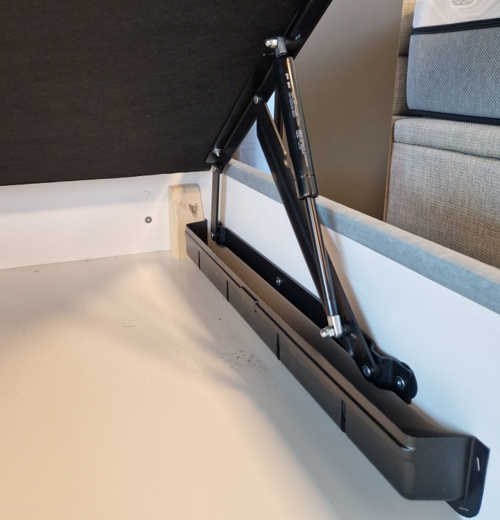 podnośniki gazowe z korytkiem.jpg