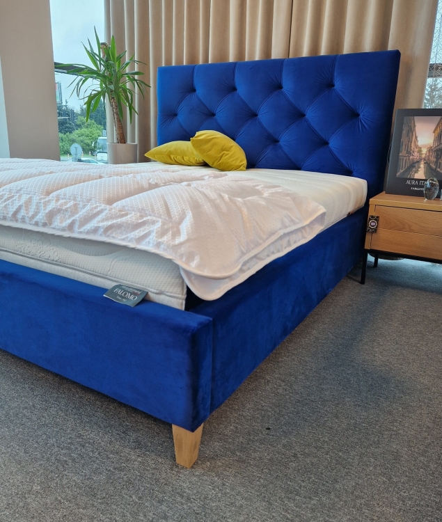 pikowane łóżko welurowe
