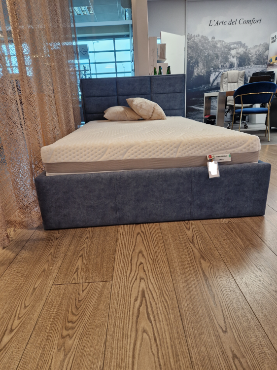 Miękka tkanina, solidna rama i precyzyjne wykończenie – łóżko na lata