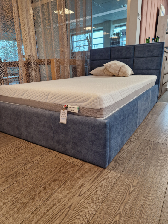 Łóżko Quadro Midi – eleganckie, tapicerowane, z pikowanym zagłówkiem w prostokątny wzór