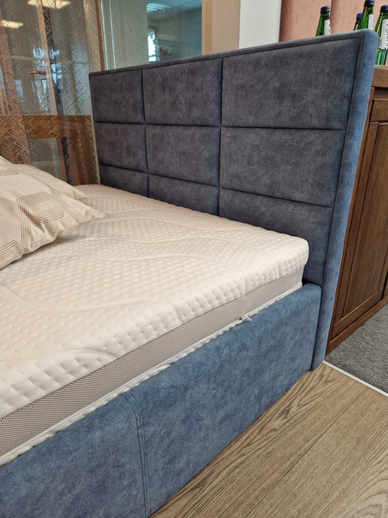 Quadro Midi z pojemnikiem – praktyczne rozwiązanie z gazowymi podnośnikami