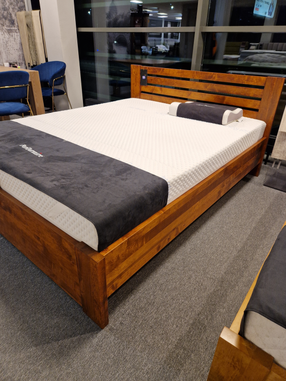 Mechanizm otwierania – pojemnik z siłownikami gazowymi otwierany od frontu lub z boku, zapewnia łatwy dostęp do wnętrza.