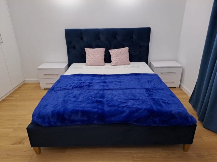 Łóżko tapicerowane maxi lekkie łóżko na wysokich nogach