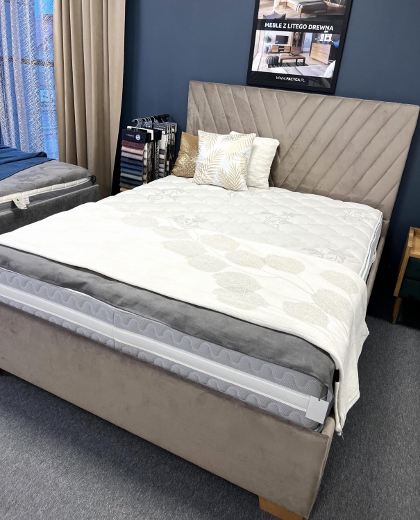 Detal zagłówka łóżka VICTORIA wysoki i komfortowy