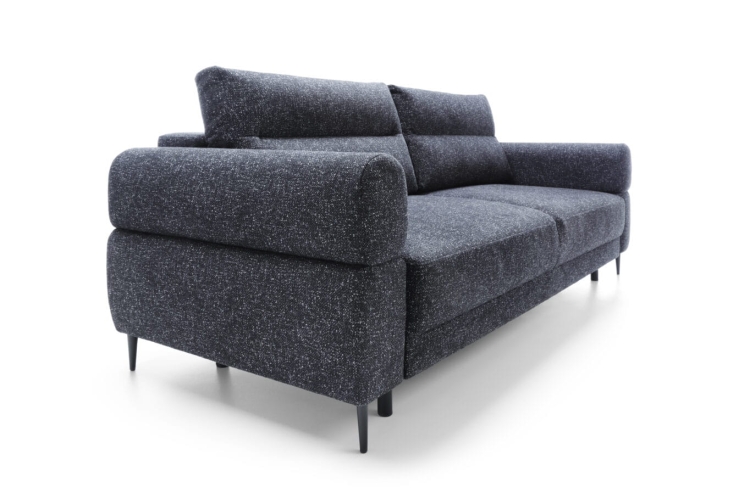 Sofa z poduchami wielokomorowymi
