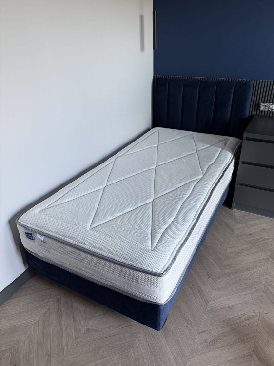 Łóżko kontynentalne jednoosobowe 90/200  niebieski welur